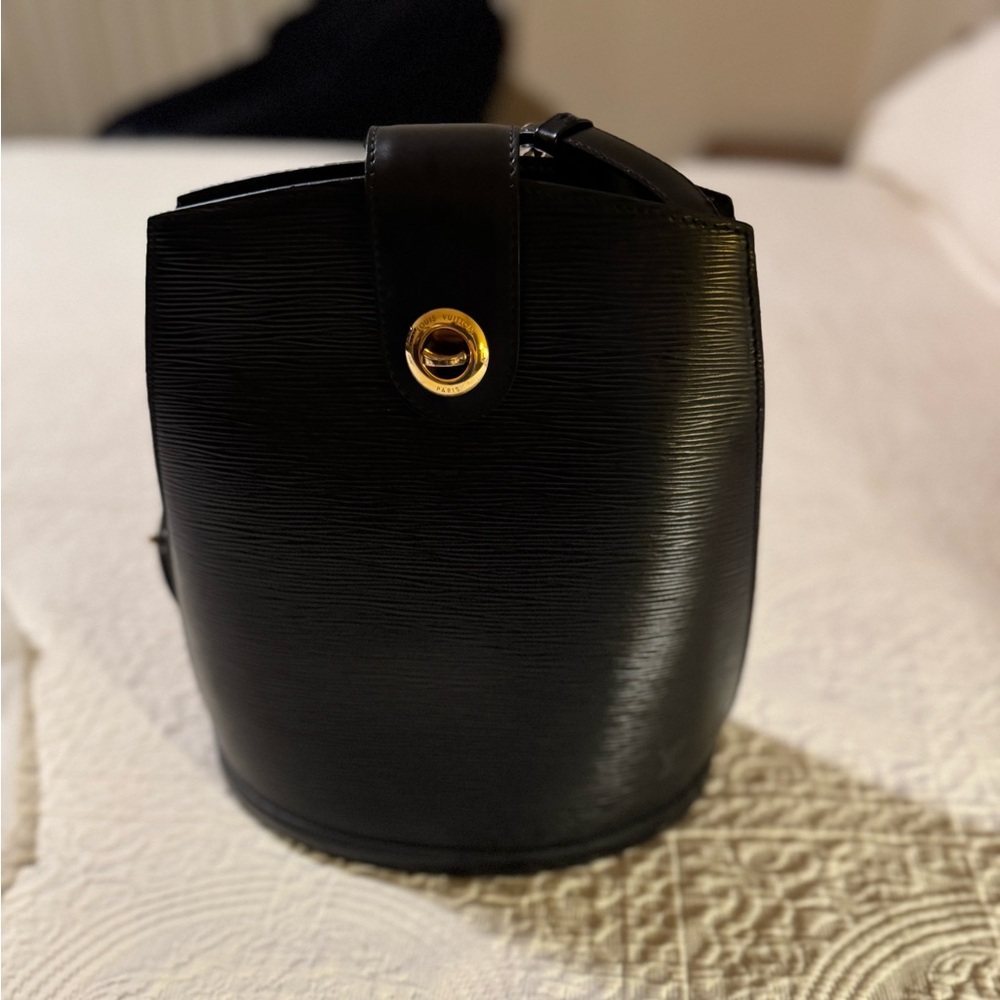 Louis Vuitton Epi Cluny Shoulderbag
